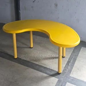 Kindergarten Moonshape Table for School