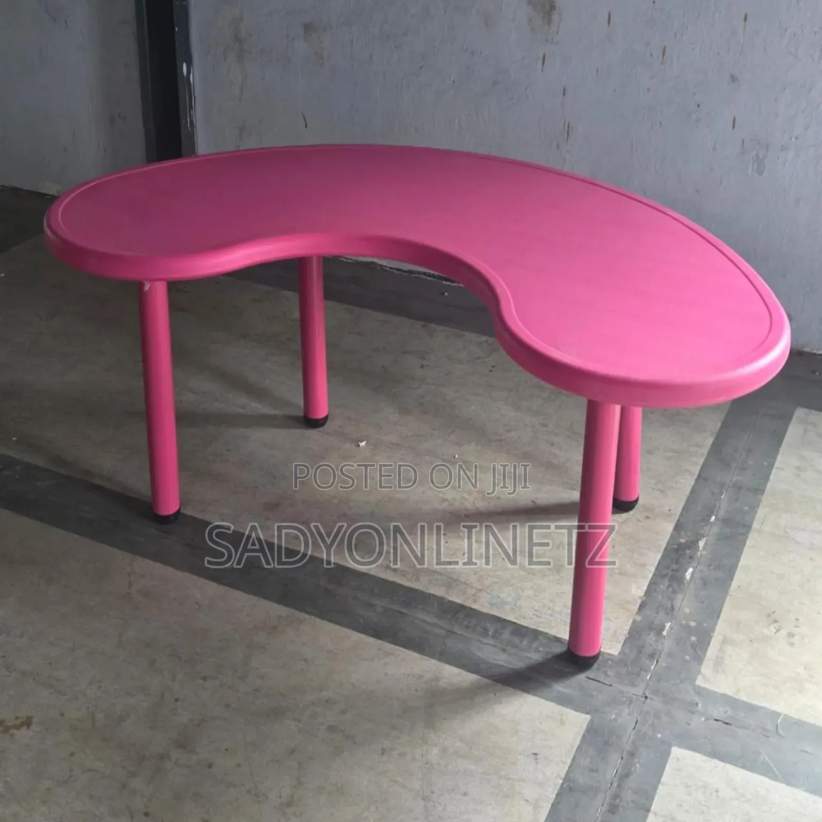 Kindergarten Moonshape Table for School