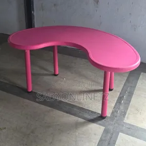Kindergarten Moonshape Table for School