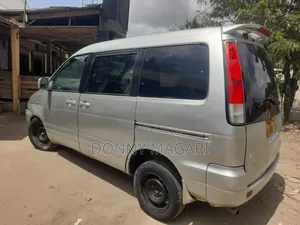 Toyota Noah 2.0 AWD (8 Seater) 2001 Silver