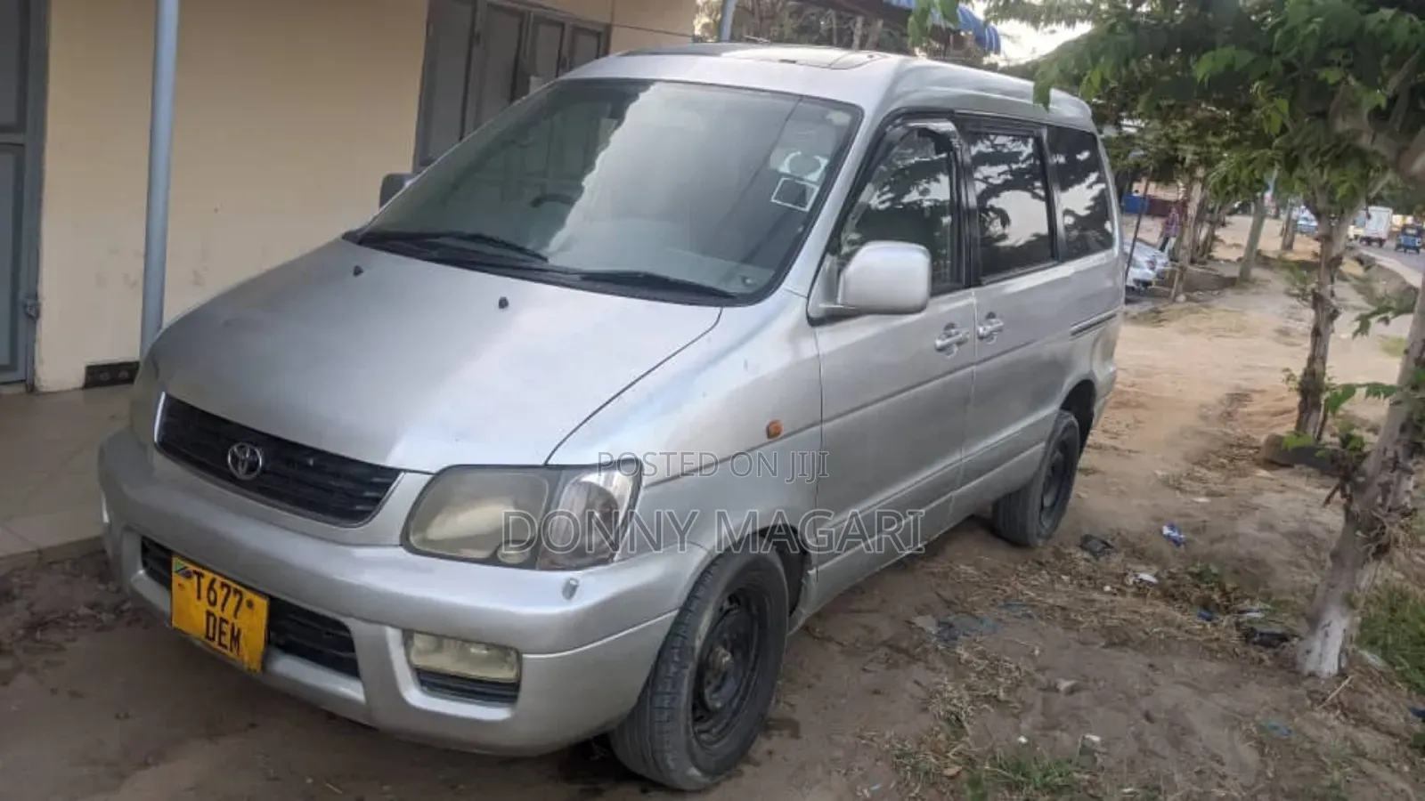 Toyota Noah 2.0 AWD (8 Seater) 2001 Silver