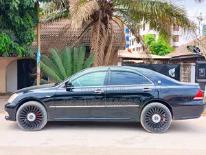 Toyota Crown Royale 2005 Black