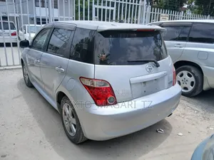 Toyota IST 2006 Silver