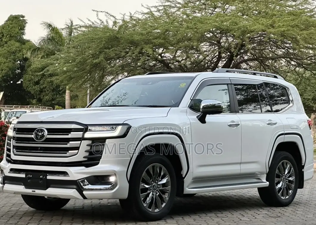 Toyota Land Cruiser LC300 2023 Pearl