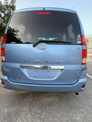 Toyota Noah 2.0 143hp AWD (8 Seater) 2009 Blue
