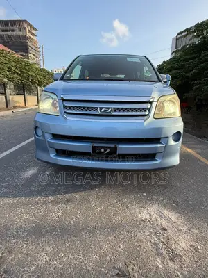 Toyota Noah 2.0 143hp AWD (8 Seater) 2009 Blue