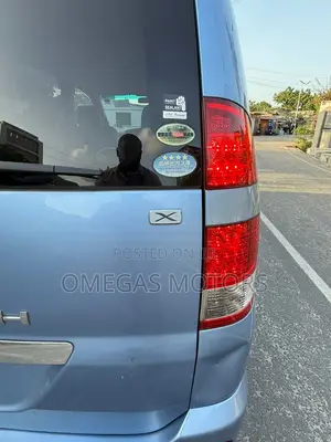 Toyota Noah 2.0 143hp AWD (8 Seater) 2009 Blue