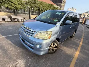 Toyota Noah 2.0 143hp AWD (8 Seater) 2009 Blue