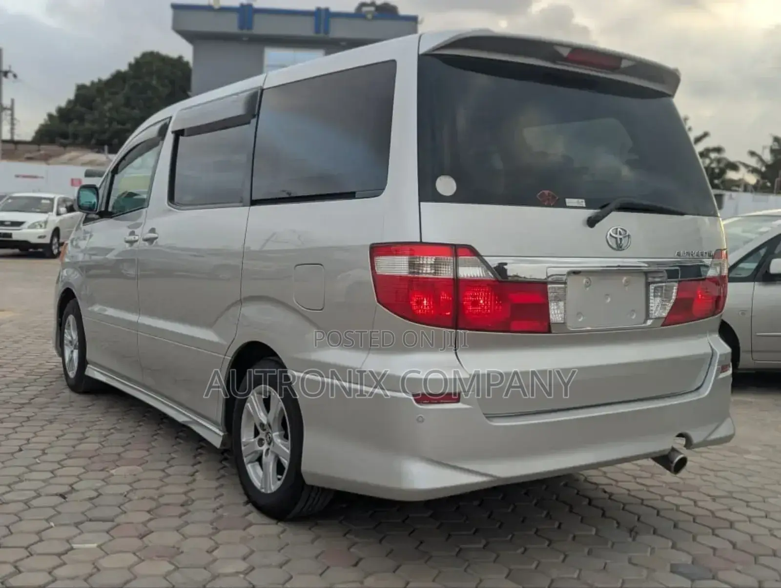 Toyota Alphard 2.4 Petrol AWD 2003 Silver