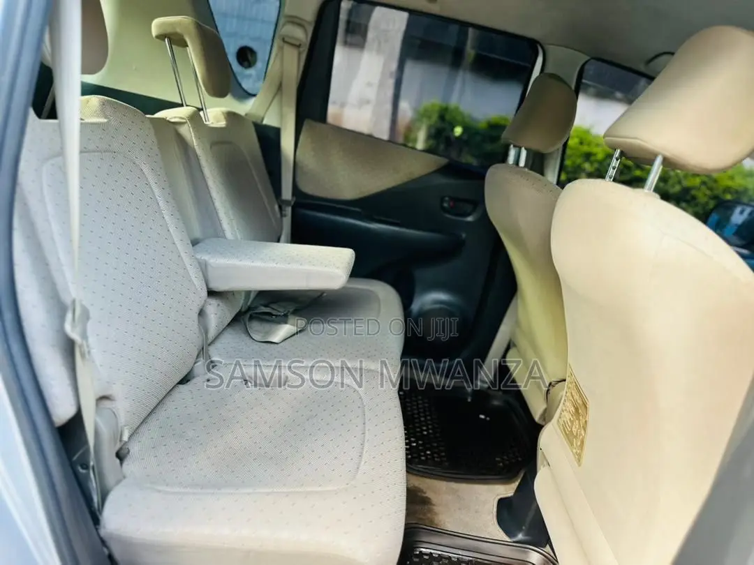 Toyota Ractis 2006 Silver