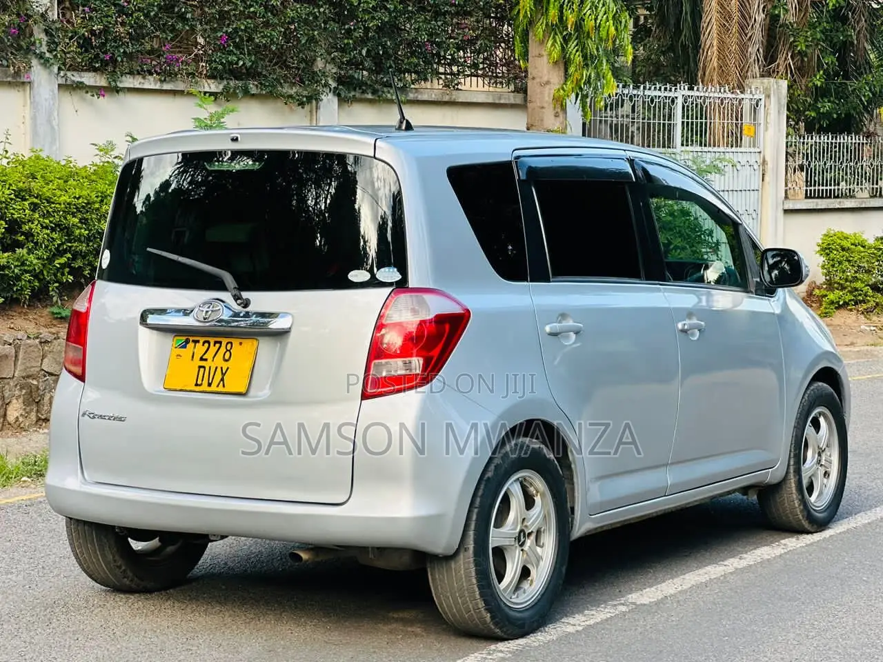 Toyota Ractis 2006 Silver