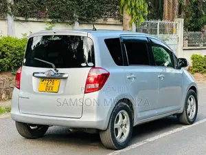 Toyota Ractis 2006 Silver