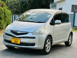 Toyota Ractis 2006 Silver
