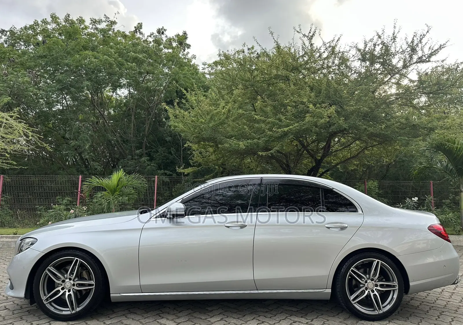 Mercedes-Benz E200 2017 Silver