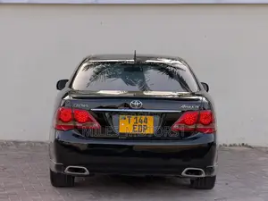 Toyota Crown 2009 White
