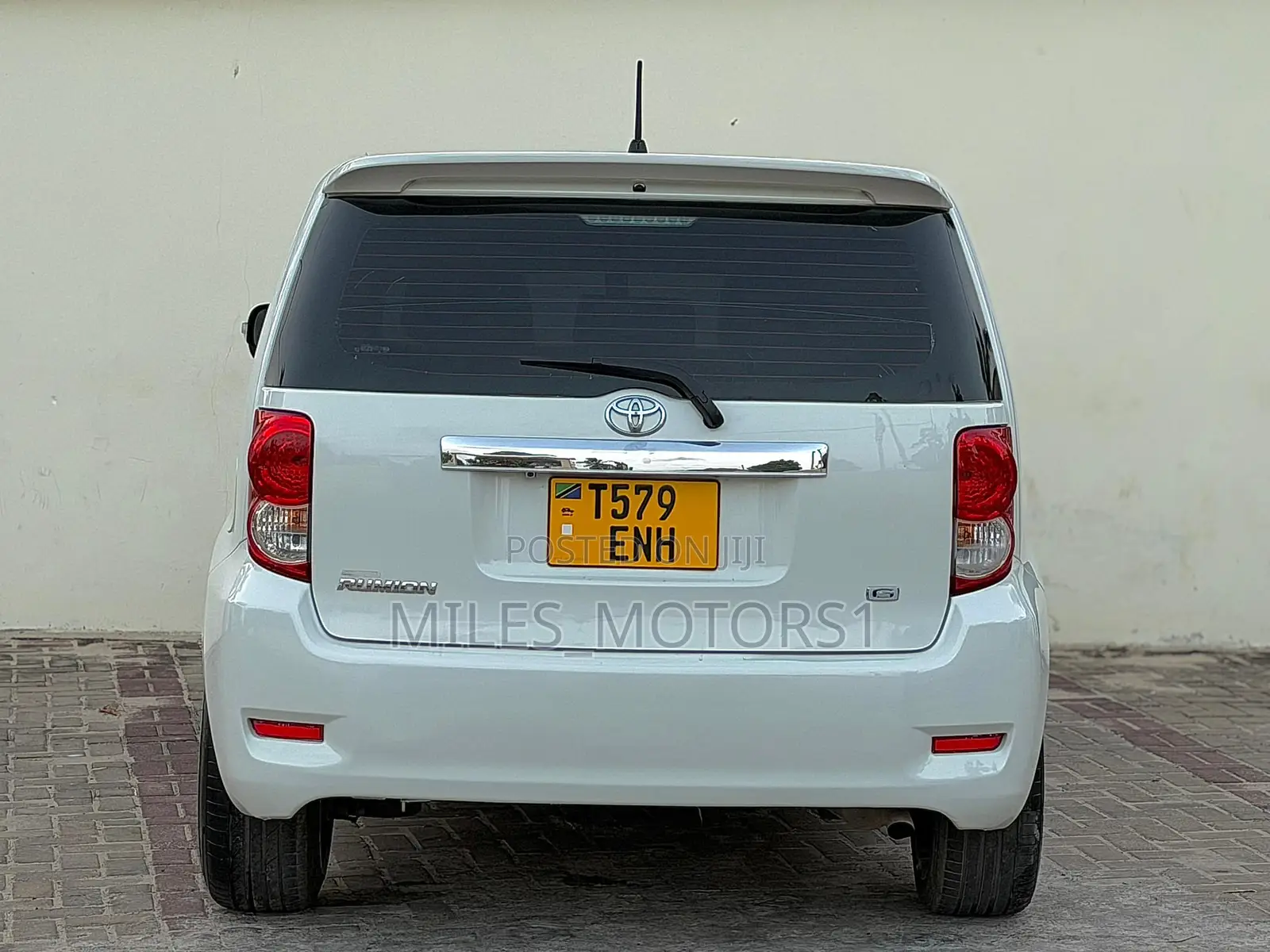 Toyota Corolla Rumion 2009 White