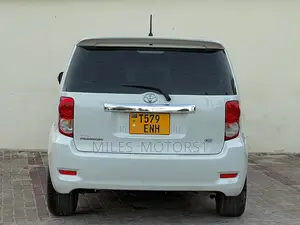 Toyota Corolla Rumion 2009 White