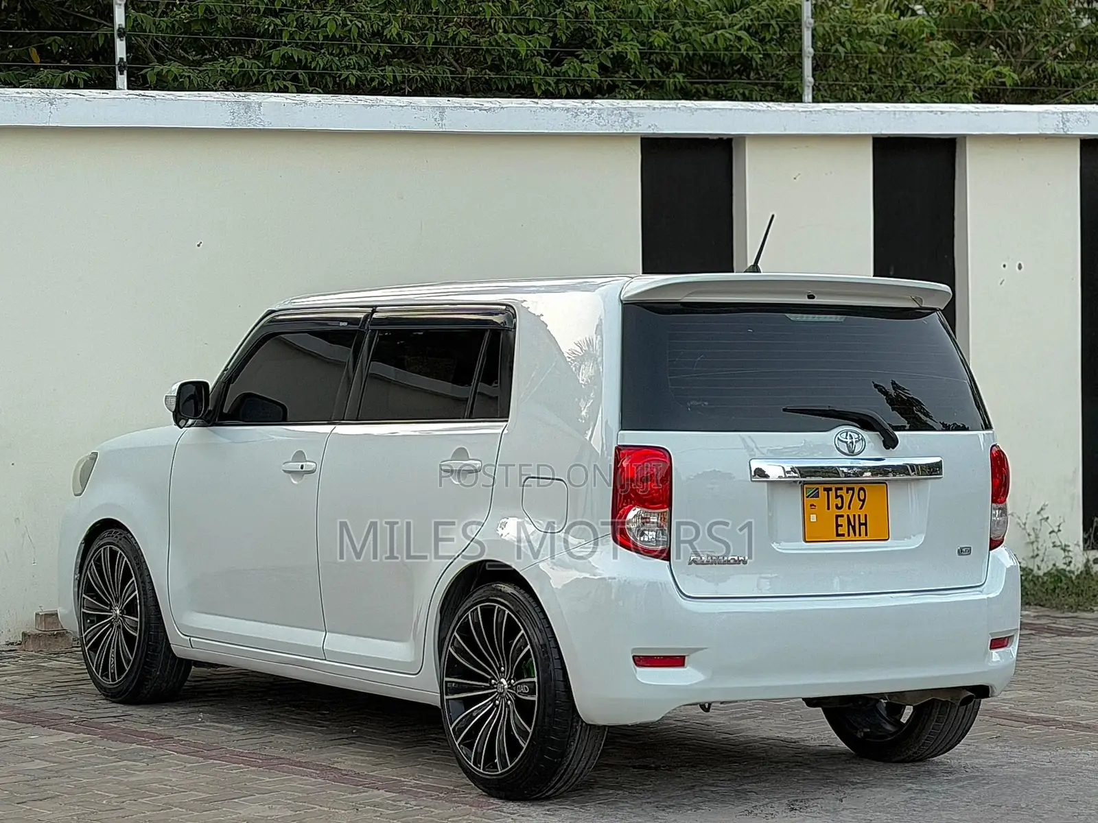 Toyota Corolla Rumion 2009 White