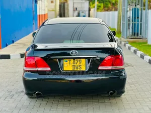 Toyota Crown 2006 Black