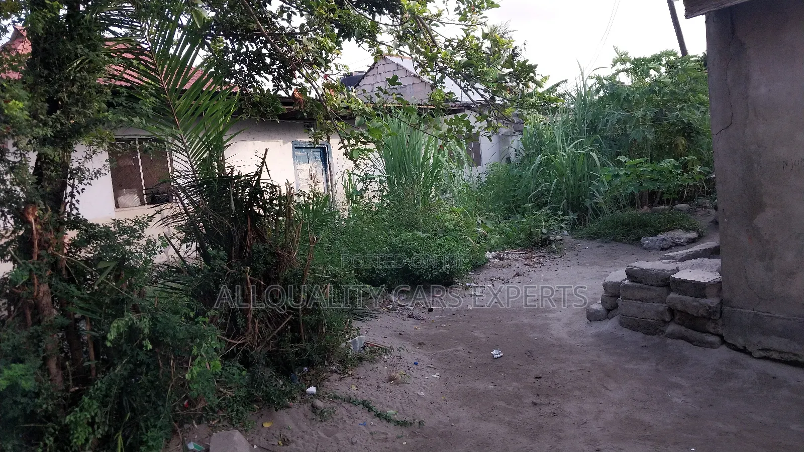6bdrm Block Of Flats In Mbigili, Kilakala For Sale