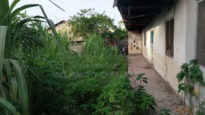 6bdrm Block Of Flats In Mbigili, Kilakala For Sale