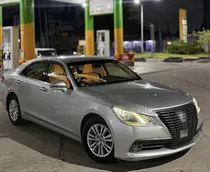 Toyota Crown 2014 Silver