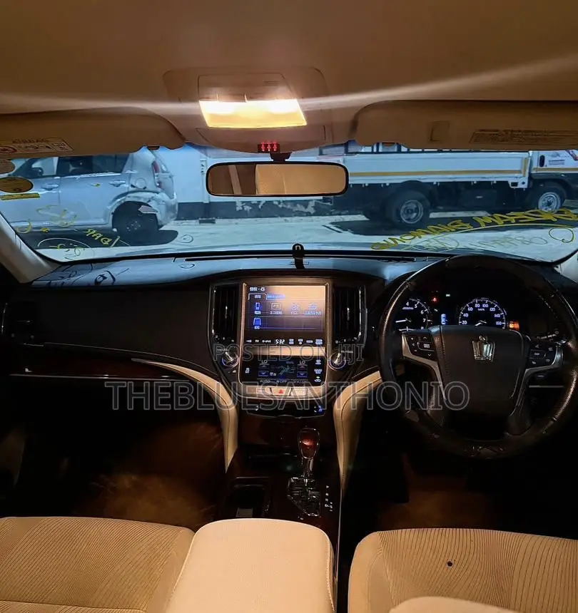 Toyota Crown 2014 Silver