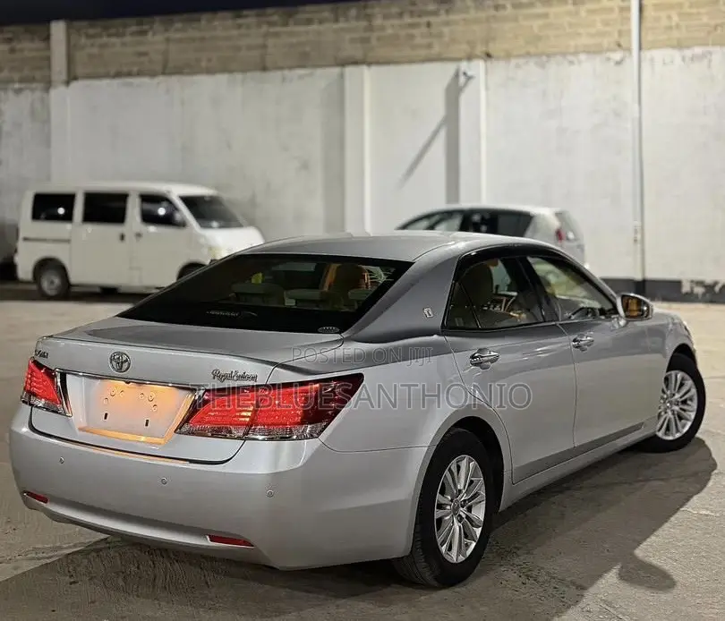 Toyota Crown 2014 Silver