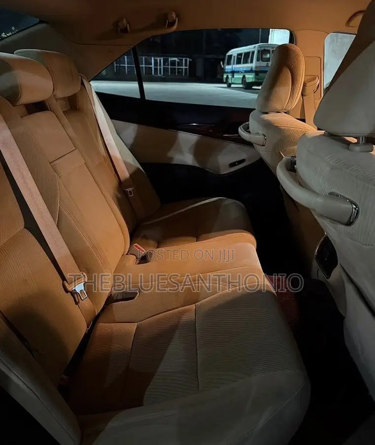 Toyota Crown 2014 Silver