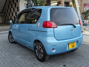 Toyota Porte 2005 Blue
