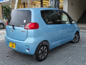 Toyota Porte 2005 Blue