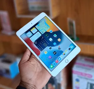 Apple iPad mini 4 128 GB Silver
