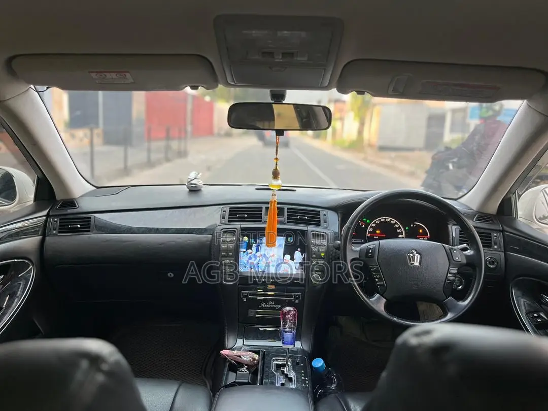 Toyota Crown Royale 2005 White