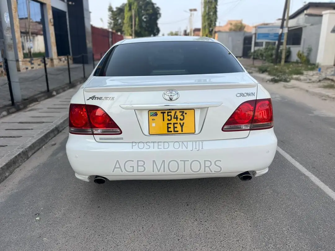 Toyota Crown Royale 2005 White