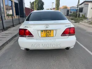 Toyota Crown Royale 2005 White