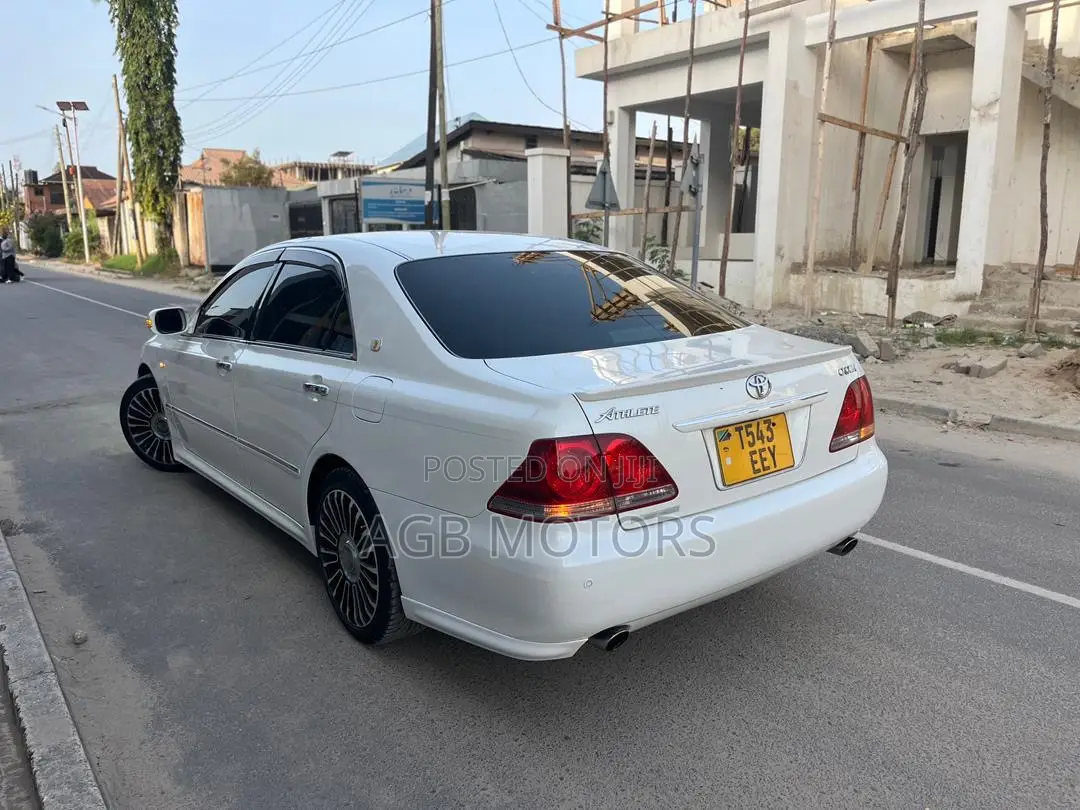 Toyota Crown Royale 2005 White
