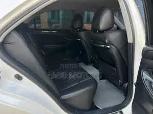 Toyota Crown Royale 2005 White