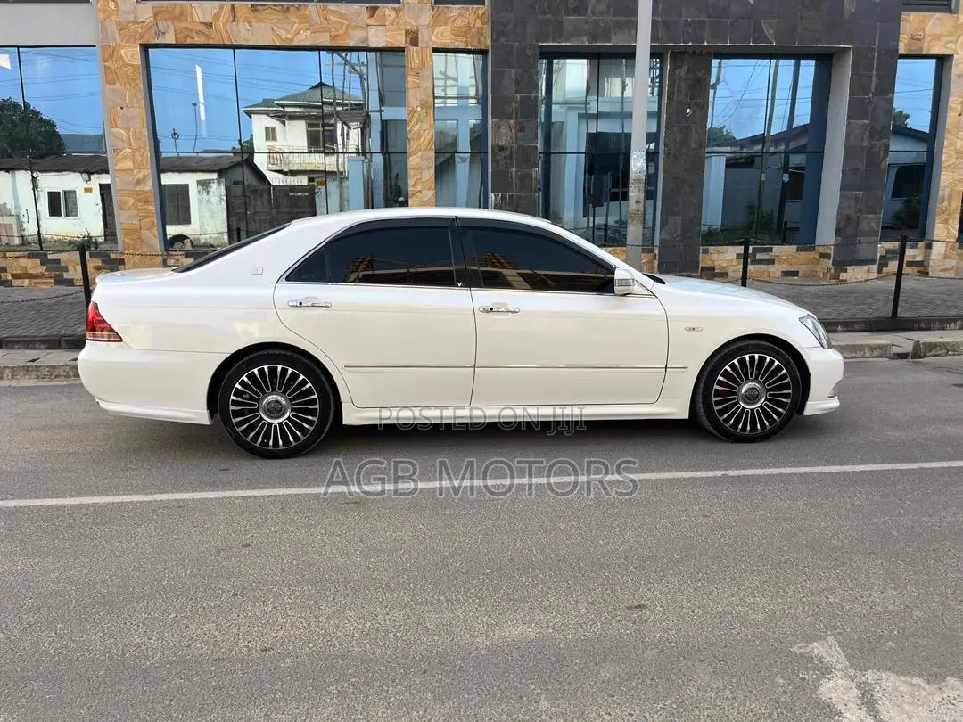 Toyota Crown Royale 2005 White