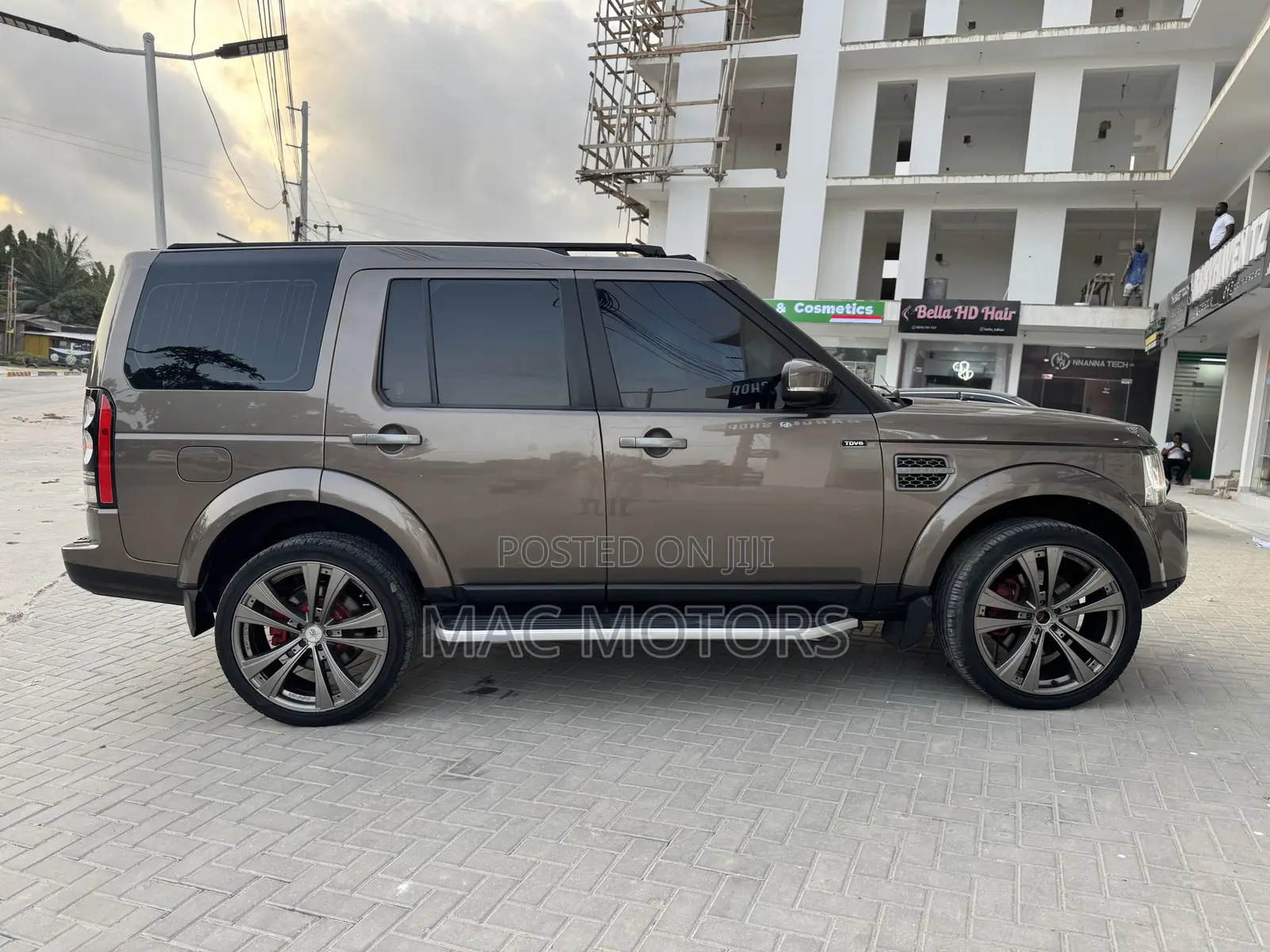 Land Rover Discovery 2016 Brown