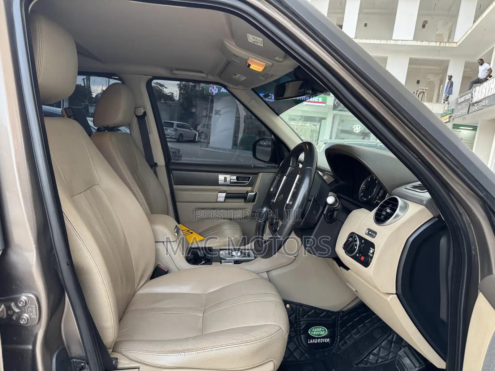 Land Rover Discovery 2016 Brown