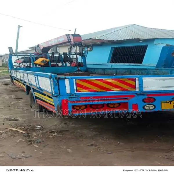 Fuso With Crane
