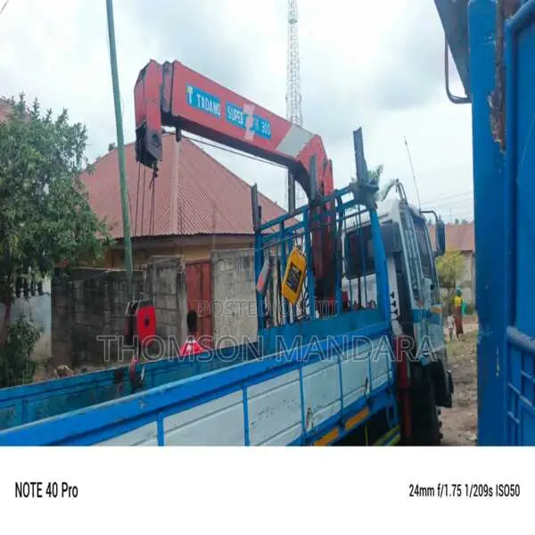 Fuso With Crane