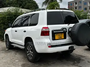 Toyota Land Cruiser 2015 White