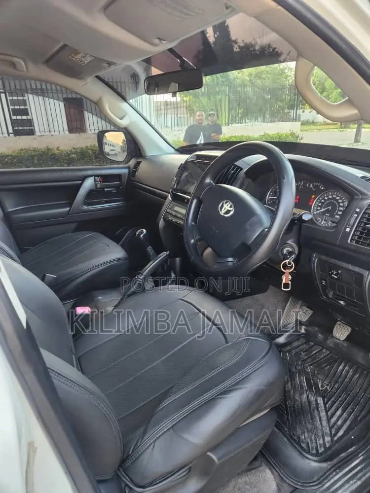 Toyota Land Cruiser 2015 White