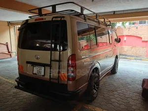Toyota Regius 2006 Beige