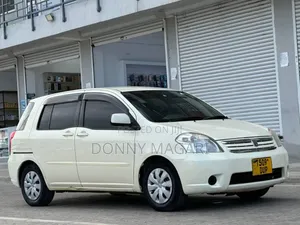 Toyota Raum 2005 Yellow