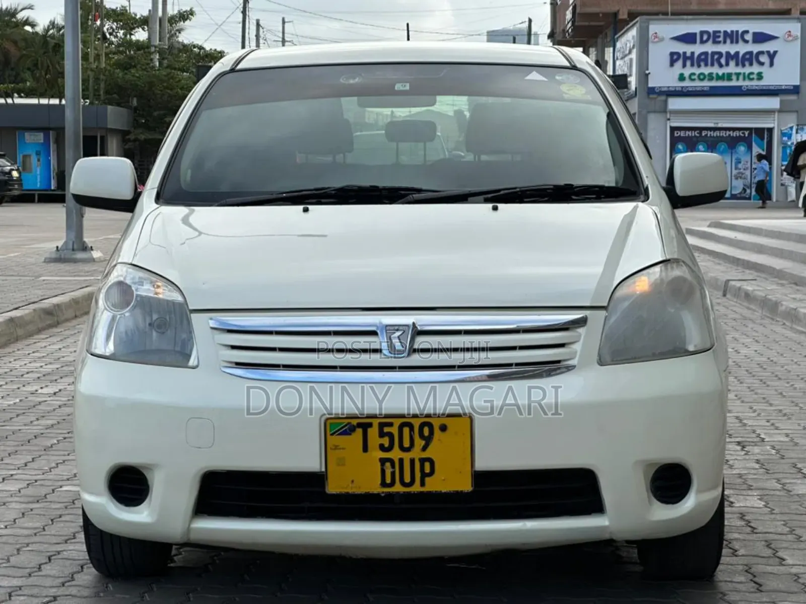 Toyota Raum 2005 Yellow