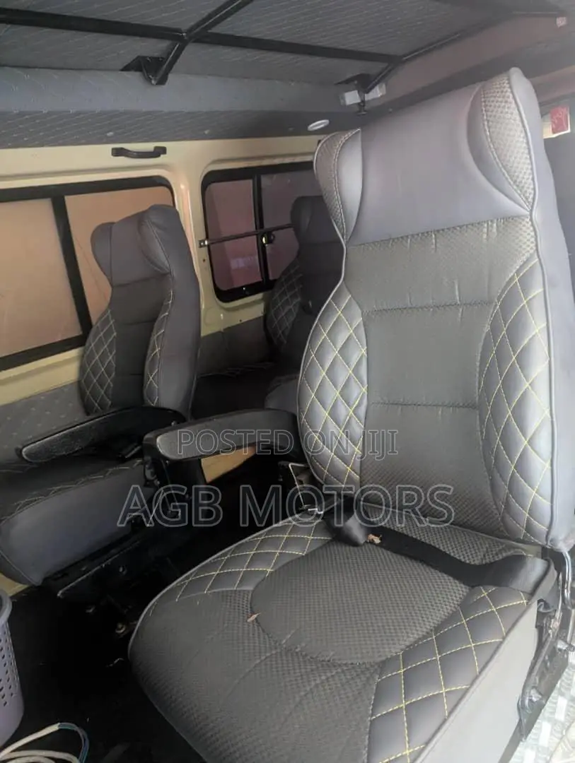 Toyota HiAce 2008 Brown