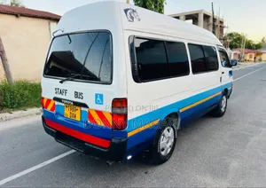 Toyota HiAce 2005 White