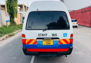 Toyota HiAce 2005 White